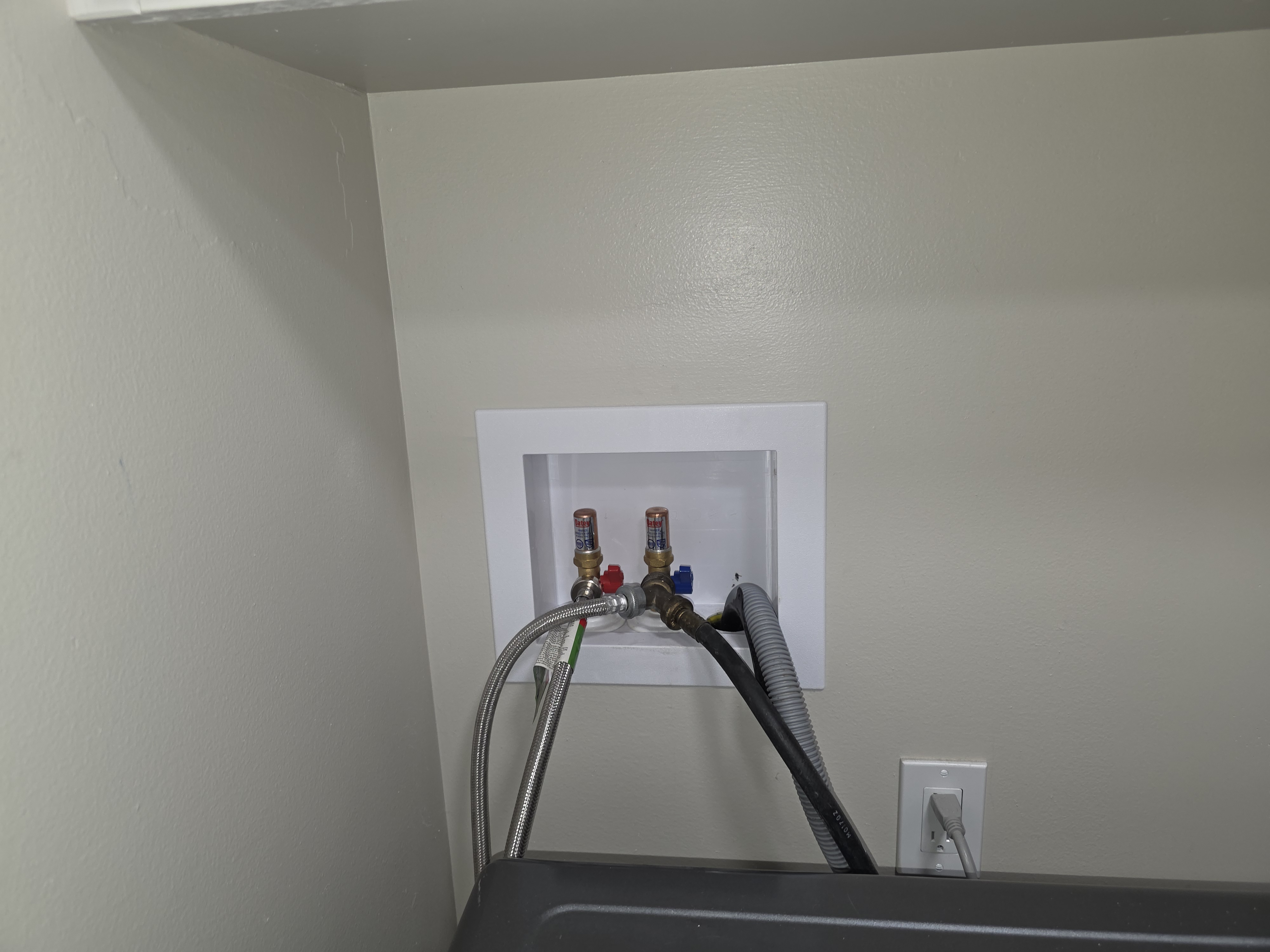 Clean laundry box plumbing installation